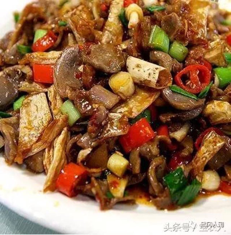 辣椒炒肉：一道家常美味的多面解析
