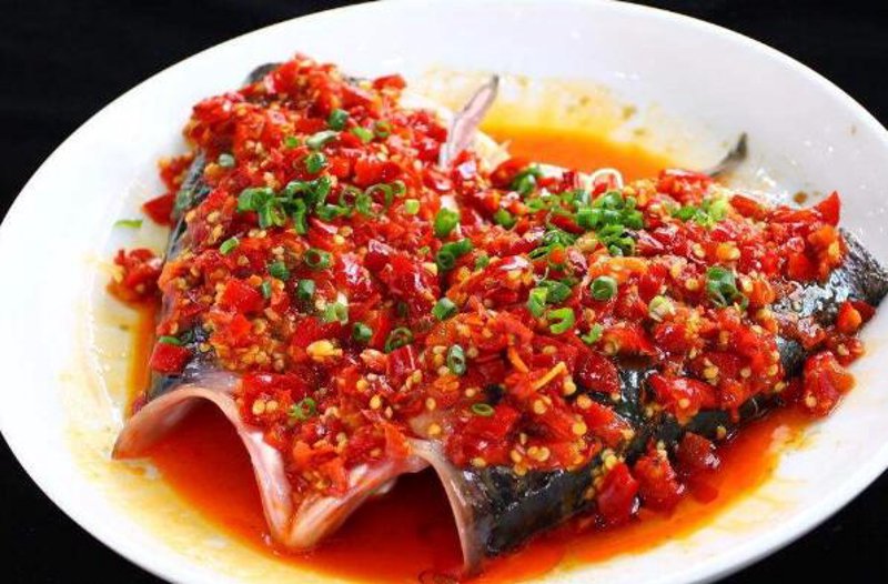 为什么剁椒鱼头能成为餐桌上的常客？